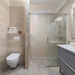 Unique Kampat With Balcony For 4 Guests By Renters