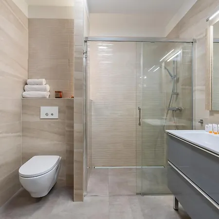 Unique Kampat With Balcony For 4 Guests By Renters