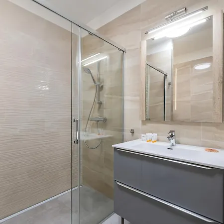 Unique Kampat With Balcony For 4 Guests By Renters Apartment